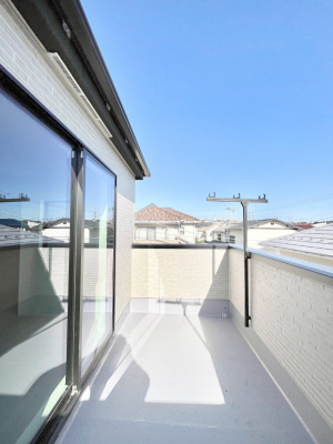 oRj[@`Balcony`  oRj[͉z݁Azc󕨂C悭Ƃł܂B  g₷JIȃoRj[łzՂ~蒍AoRj[tZ܂B  