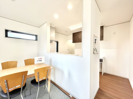 �L�b�`���@���������Ȃ���ł����Ƒ��Ƃ̉�b���y���߂�ΖʃL�b�`��