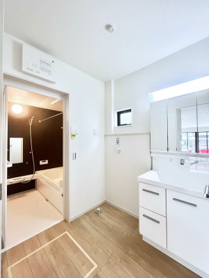 ̑@Ă̂ŎC̑ꏊłC\s܂B̐gxxCǂI