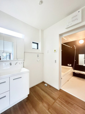 ̑@P`Dressing Room`  FœꂳĂƁAXbLƐۂ܂B  ̗ɂ͂ՂƎ[Xy[XWI  ́AVv@\dāB