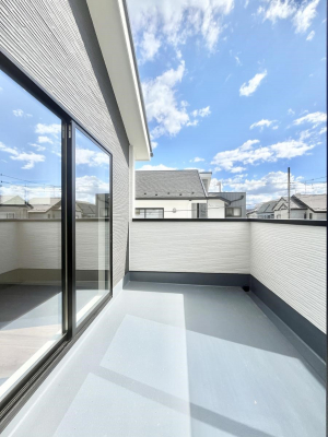 oRj[@P`Balcony`  oRj[͉z݁Azc󕨂C悭Ƃł܂B  g₷JIȃoRj[łzՂ~蒍AoRj[tZ܂B  