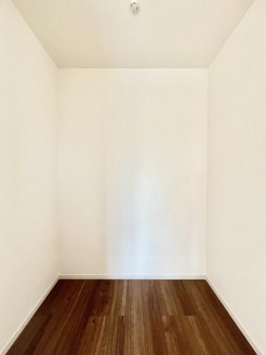 ̑@P`Walk-in Closet`@̗mĂVɂȂɂEH[NCN[[bgBmȊOɂAigȂƓdX[cP[XAXgbNiȂǉłЕtԂłB