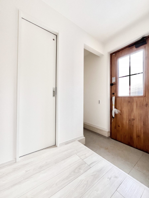 ց@`Entrance`@ւ͉Ƃ̊Ƃ܂䂪Ƃ̃ZX肰Ȃ閣͂錺֑ÿ݂BAxɉƑقƂłSn悢ԑ؂łˁ