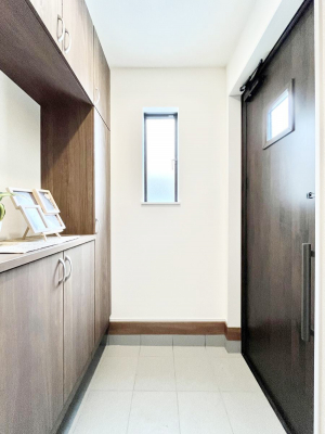 ���ց@������B�������`Entrance�`�@�Ƃ̒��ł��q�l���}����ŏ��̏ꏊ�ł��錺�ւ́A�Ƃ̈�ۂ��̂��̂ł��I�L�x�Ȍ��֎��[�ŁA����Y��ɕۂ��Ƃ��o���܂��􌺊ւɂ͂����Ղ���[�̉��ʔ��������I