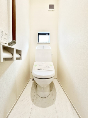 �g�C���@������B�������`Toilet�`�@�������̂��鐅����g�C���̓E�H�V�����b�g�t���ł����g�C���͖����g�킴��𓾂Ȃ����́B����������ۂ������ł��ˁB�g�C����2��������̂Œ��̍��G���ɕ֗��ł��I