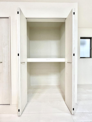 ���̑����ρ@���r���O���[�B�����Ɏ��[������ƕ����W�܂�LDK���X�b�L���Еt�������ł��ˁB  