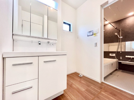 ʑEʏ@Ƃ̐ʃXy[XŒ̐gxxX[Y