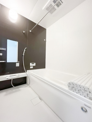 �����@�������R�������`Bath Room�`  �L�X�Ƃ������͋C�̗ǂ��o�X���[���B  ���q�l�ƈꏏ�ɂ����C�ɓ���y���݁A�v���o�̈�y�[�W�����܂���؂ȏu�ԁB  ���X�̔������t���b�V���ł������ł��B