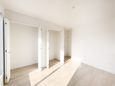 ���̑����ρ@�������R�������`Bed Room�`  �u��������������l�v�Ƃ��v�w�ł�����肭�낰��Q���B  �����̉Ǝ��₨�d���ɔ�ꂽ���̓t�J�t�J�̃x�b�g�Ŗ�����Ă��������B�{�I�������Ă����K�ȍL����������