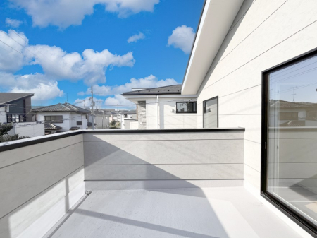 �o���R�j�[�@�������R�������`Balcony�`  �o���R�j�[�͉������z���������݁A���z�c����󕨂��C�����悭�������Ƃ��ł��܂��B  �g���₷���J���I�ȃo���R�j�[�ł����z�����������Ղ�~�蒍���A�o���R�j�[�t���Z�܂��B  