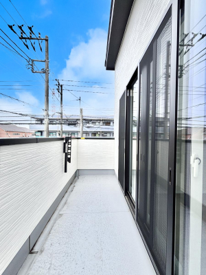 oRj[@`Balcony`@̃oRj[̑Oɂ͉_ȊOɑzՂ̂܂B󕨂₷A薾邭ĈĂ܂Bg₷JIȃoRj[ł