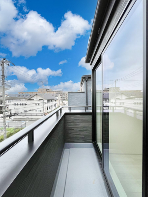 oRj[@`Balcony`  oRj[͉z݁Azc󕨂C悭Ƃł܂B  g₷JIȃoRj[łzՂ~蒍AoRj[tZ܂B  