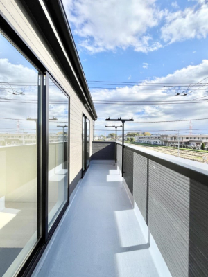 oRj[@P`Balcony`@쑤ɐݒuꂽChoRj[BSn悢z˂gȕyނƂo܂Bꂽɂ͂Ղ̐󕨂zc܂Ig₷JIȃoRj[ł