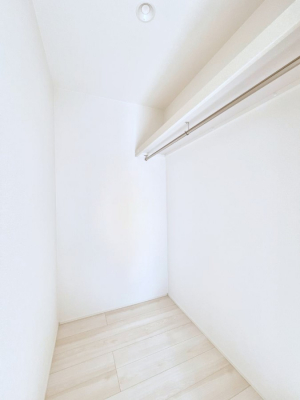 ̑@P`Walk-in Closet`@̗mĂVɂȂɂEH[NCN[[bgBmȊOɂAigȂƓdX[cP[XAXgbNiȂǉłЕtԂłB