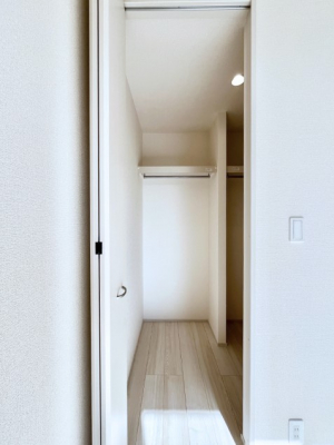 ̑@P`Walk-in Closet`@̗mĂVɂȂɂEH[NCN[[bgBmȊOɂAigȂƓdX[cP[XAXgbNiȂǉłЕtԂłB