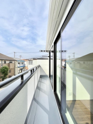 oRj[@P`Balcony`  oRj[͉z݁Azc󕨂C悭Ƃł܂B  g₷JIȃoRj[łzՂ~蒍AoRj[tZ܂B  