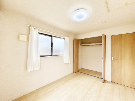 Q@`Bed Room`  Sɂ͎[N[[bgIiĝm⏬͂AGߕ̂mȂǂƐڂ܂܂B  ԂLgpł܂ˁB