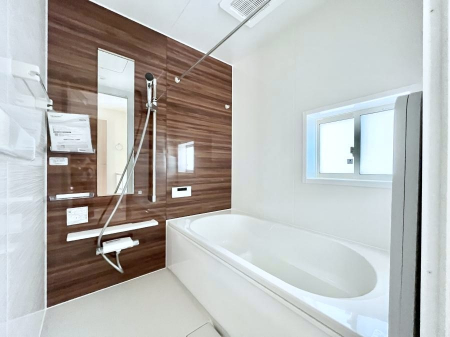 @R`Bath Room`  t̃oX[B  z˂ޖ邢́A̓CǂgłB  ܂A@Ă܂B  CǍDłB