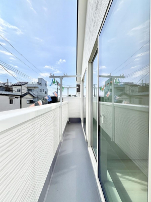 oRj[@R`Balcony`  oRj[͉z݁Azc󕨂C悭Ƃł܂B  g₷JIȃoRj[łzՂ~蒍AoRj[tZ܂B  