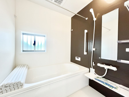 @P`Bath Room`@L΂ē邱Ƃ\I̔MdȃoX^CłBqlƂꏏł\ȍLȂ̂ŁArOƂ͈ƑcR̂ЂƎy݂܂B