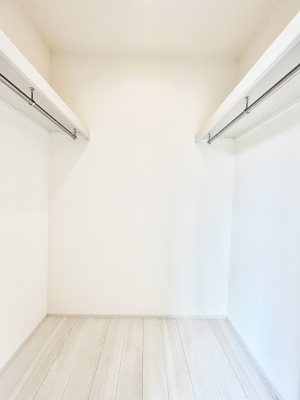 ̑@P`Walk-in Closet`@̗mĂVɂȂɂEH[NCN[[bgBmȊOɂAigȂƓdX[cP[XAXgbNiȂǉłЕtԂłB