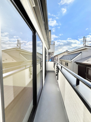 �o���R�j�[�@�����`Balcony�`  �o���R�j�[�͉������z���������݁A���z�c����󕨂��C�����悭�������Ƃ��ł��܂��B  �g���₷���J���I�ȃo���R�j�[�ł����z�����������Ղ�~�蒍���A�o���R�j�[�t���Z�܂��B  