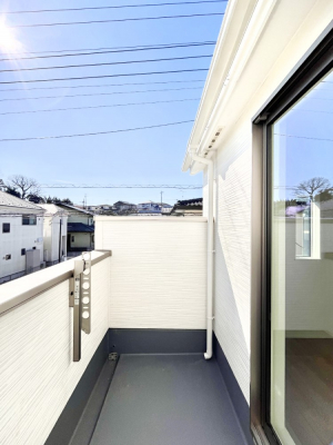 �o���R�j�[�@�����`Balcony�`  �o���R�j�[�͉������z���������݁A���z�c����󕨂��C�����悭�������Ƃ��ł��܂��B  �g���₷���J���I�ȃo���R�j�[�ł����z�����������Ղ�~�蒍���A�o���R�j�[�t���Z�܂��B  