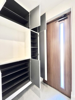 ���̑����ρ@�����Ղ���[�ł���V���[�Y�{�b�N�X�ŉƑ��S���̌C���A���ւ�������B  