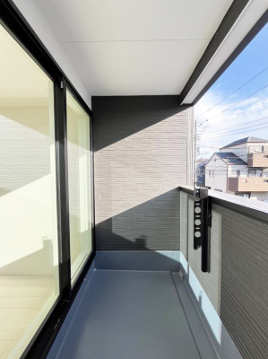 oRj[@P`Balcony`  oRj[͉z݁Azc󕨂C悭Ƃł܂B  g₷JIȃoRj[łzՂ~蒍AoRj[tZ܂B  