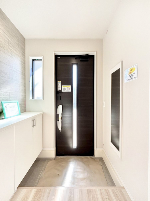 ���ց@�������P�������`Entrance�`�@�Ƃ̒��ł��q�l���}����ŏ��̏ꏊ�ł��錺�ւ́A�Ƃ̈�ۂ��̂��̂ł��I�L�x�Ȍ��֎��[�ŁA����Y��ɕۂ��Ƃ��o���܂��􌺊ւɂ͂����Ղ���[�̉��ʔ��������I