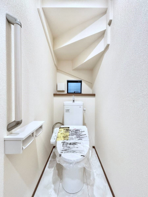 �g�C���@������A�������`Toilet�`�@�Y��E�X�b�L���E���K�ȃE�H�V�����b�g�t�g�C���ł��낰���Ԃł��B�̌������薾�邭�A���K��ԂƂȂ��Ă���܂��������g���ꏊ�����炱���̔z���ł��I