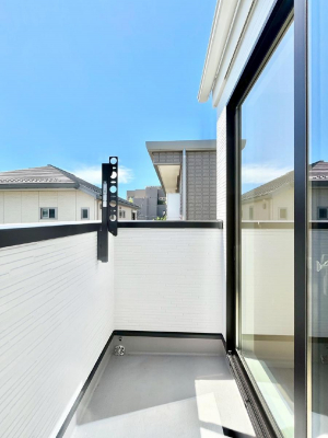 oRj[@`Balcony`  oRj[͉z݁Azc󕨂C悭Ƃł܂B  g₷JIȃoRj[łzՂ~蒍AoRj[tZ܂B  