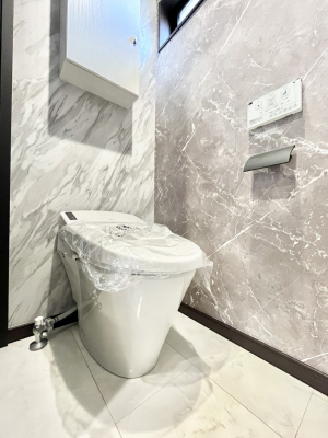 �g�C���@�����`Toilet�`�@�Y��E�X�b�L���E���K�ȃE�H�V�����b�g�t�g�C���ł��낰���Ԃł��B1�A2�K���Ƀg�C���X�y�[�X�I�̌������薾�邭�A���K��ԂƂȂ��Ă���܂��������g���ꏊ�����炱���̔z���ł��I