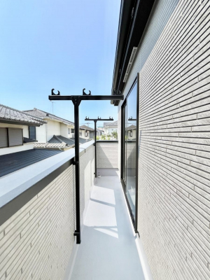 oRj[@`Balcony`@̃oRj[̑Oɂ͉_ȊOɑzՂ̂܂B󕨂₷A薾邭ĈĂ܂Bg₷JIȃoRj[ł