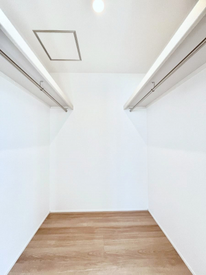 ̑@`Walk-in Closet`@KvȂ̂R[fBl[gꗗĊmFłAgxx⏀ZԂōςރEH[NCN[[bgݒu܂BƂ̒Ƃ֗Ȏ[Xy[XłB