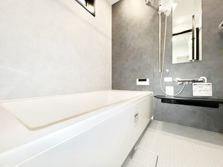 @`Bath Room`@͋C̗ŖɌătbVB@\tĂ̂ŗׂ̐@uŐ􂢏オ󕨂AJ̓VCCɂ邱Ƃ\łB