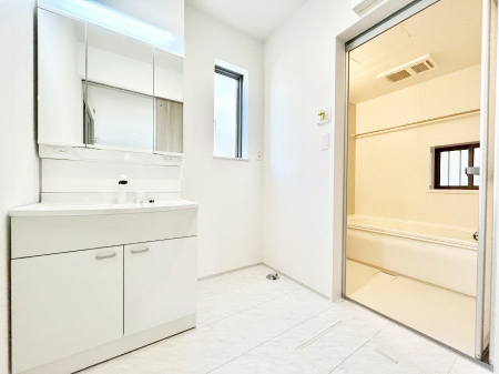 ���̑��@������B�������`Dressing Room�`�@�Â��Ȃ肪���Ȑ��ʏ�����������ƍ̌��Ɗ��C���\�Ȃ̂ŋC�����悭���g�������܂��B�O�ʋ��^�C�v�̐��ʑ�͋������[�ŎU�炩�肪���Ȑ��ʏ����X�b�L����