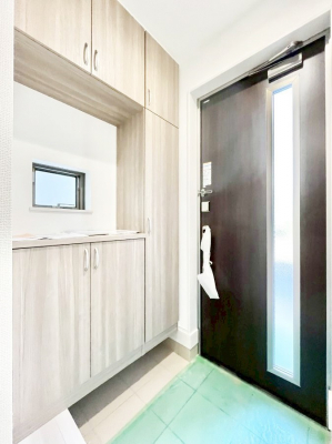 ���ց@������B�������`Entrance�`�@�Ƃ̒��ł��q�l���}����ŏ��̏ꏊ�ł��錺�ւ́A�Ƃ̈�ۂ��̂��̂ł��I�L�x�Ȍ��֎��[�ŁA����Y��ɕۂ��Ƃ��o���܂��􌺊ւɂ͂����Ղ���[�̉��ʔ��������I