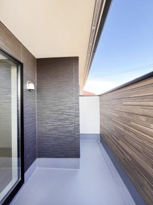 oRj[@`Balcony`  oRj[͉z݁Azc󕨂C悭Ƃł܂B  g₷JIȃoRj[łzՂ~蒍AoRj[tZ܂B  