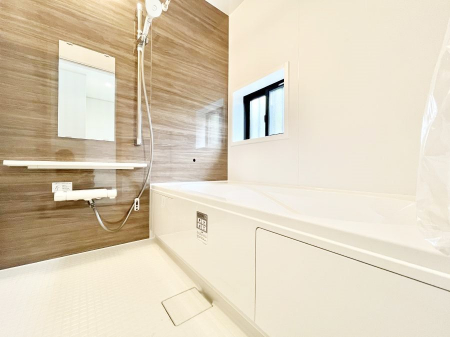 @A`Bath Room`@t̃oX[́Ǎ薾邭C̗ǂԂłB邱ƂŁACǍDB芰oX[ŁÃoX^Cy݂ɂȂ肻łB