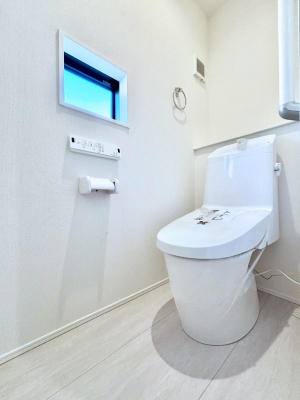 �g�C���@�g�C����1�K��2�K���ꂼ��ɔz�u����Ă��ĂƂĂ��֗��ł��B 