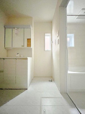 ̑@Q`Dressing Room`  \ȑ傫̐ʑ͎[鎖ȂAgȂ݃`FbN⎕ȂǁA̍QԂłzeCNȃXy[Xŗ]TƂƂĒ܂B