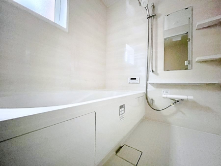 @Q`Bath Room`@L΂ē邱Ƃ\I̔MdȃoX^CłBqlƂꏏł\ȍLȂ̂ŁArOƂ͈ƑcR̂ЂƎy݂܂B