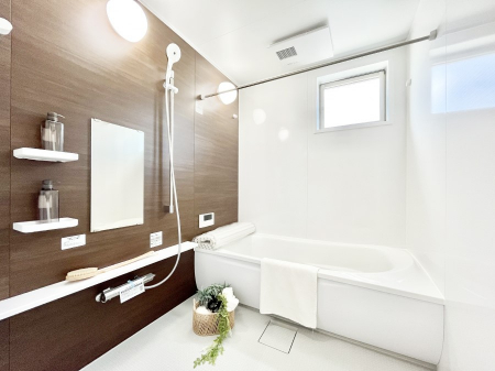 @`Bath Room`@ƑL΂ē邱Ƃ\I̔MdȃoX^CłBqlƂꏏł\ȍLȂ̂ŁArOƂ͈ƑcR̂ЂƎy݂܂B