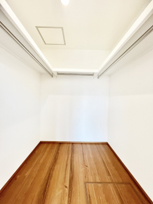 ̑@`Walk-in Closet`@KvȂ̂R[fBl[gꗗĊmFłAgxx⏀ZԂōςރEH[NCN[[bgݒu܂BƂ̒Ƃ֗Ȏ[Xy[XłB