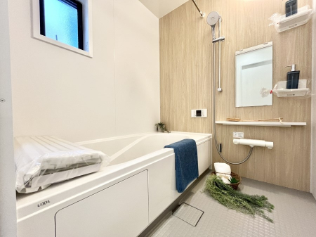 @NO.19`Bath Room`@t̃oX[́Ǎ薾邭C̗ǂԂłB邱ƂŁACǍDB芰oX[ŁÃoX^Cy݂ɂȂ肻łB