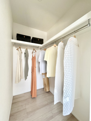 ̑@NO.19`Walk-in Closet`̗mĂVɂȂɂEH[NCN[[bgBmȊOɂAigȂƓdX[cP[XAXgbNiȂǉłЕtԂłB