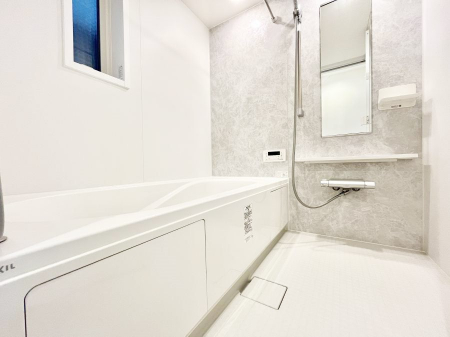 @A`Bath Room`@L΂ē邱Ƃ\I̔MdȃoX^CłBqlƂꏏł\ȍLȂ̂ŁArOƂ͈ƑcR̂ЂƎy݂܂B