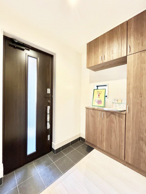 ���ց@�����`Entrance�`�@�Ƃ̒��ł��q�l���}����ŏ��̏ꏊ�ł��錺�ւ́A�Ƃ̈�ۂ��̂��̂ł��I�L�x�Ȍ��֎��[�ŁA����Y��ɕۂ��Ƃ��o���܂��􌺊ւɂ͂����Ղ���[�̉��ʔ��������I