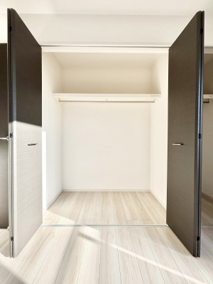 ���[�@�����`Closet�`�@�ǖʃN���[�[�b�g������΃^���X��u���K�v���Ȃ��A�o������̂Ȃ��X�b�L����Ԃ��ێ��ł��܂��B����ꂽ�X�y�[�X��L���Ɋ��p�ł������B�G�߂̈ߗނ��̕i�Ȃǂ����Ղ���[�o���܂��ˁ�